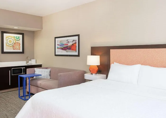 Hampton Airport North Hotel 3*