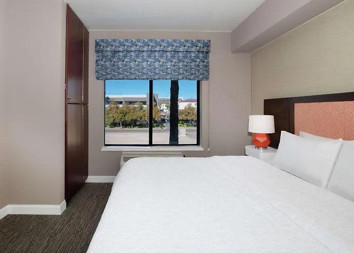 Hotel Hampton Airport North 3*