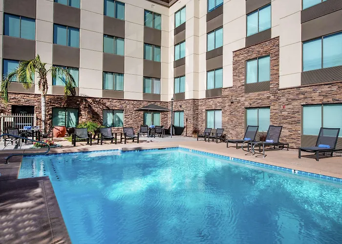 Hampton Airport North Hotel