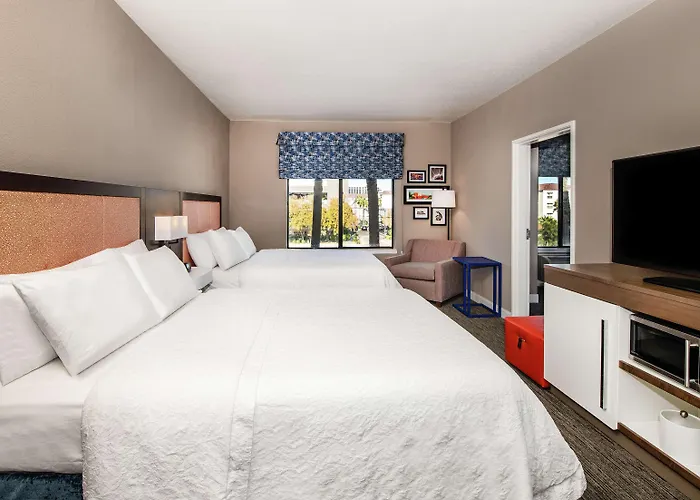 Hampton Airport North Hotel