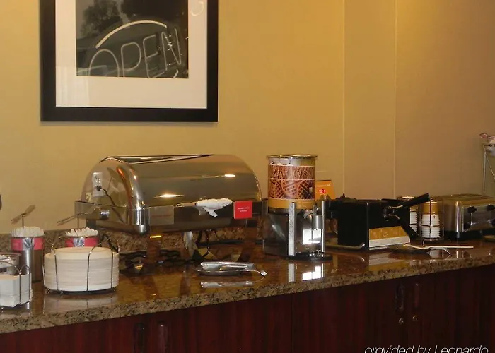 Hampton Airport North Hotel