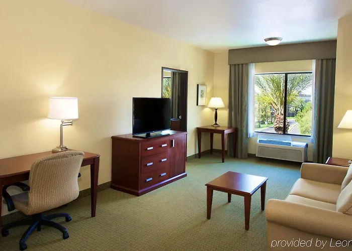 Hampton Airport North Hotel 3*