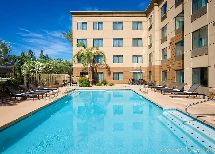 Hampton Airport North Hotel 3*